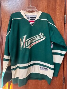 Reebok Green Minnesota Wild V-Neck Hockey Sweater Jersey w Cream Trim Size Large